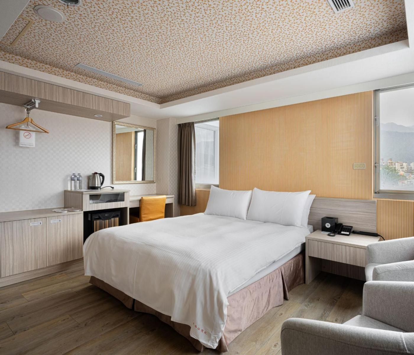 West Hotel Пули Екстериор снимка